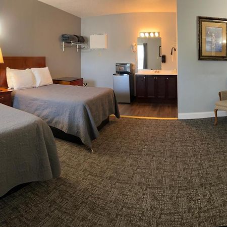 Pelican Motel Pelican Rapids Экстерьер фото