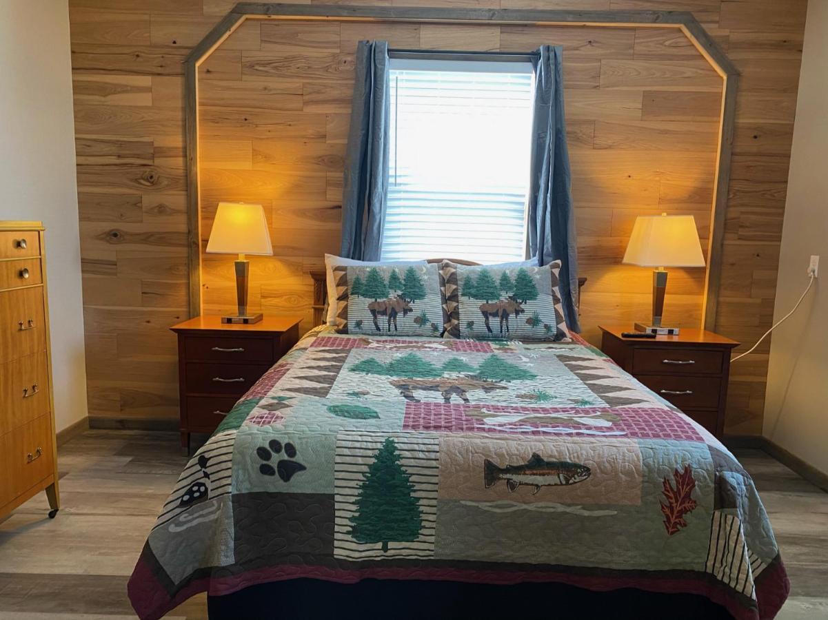 Pelican Motel Pelican Rapids Экстерьер фото