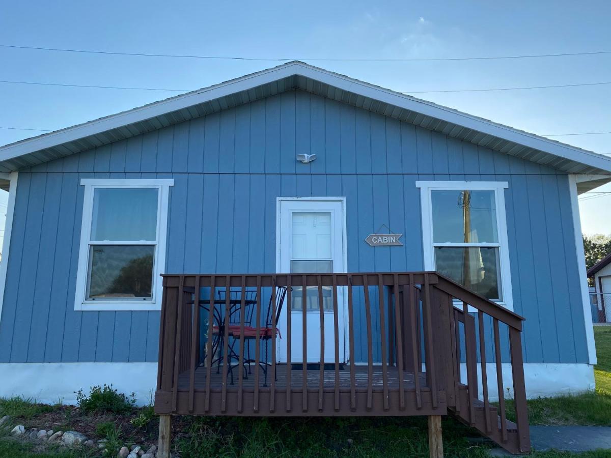 Pelican Motel Pelican Rapids Экстерьер фото