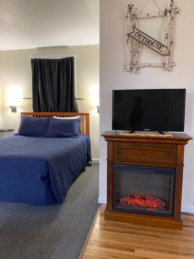 Pelican Motel Pelican Rapids Экстерьер фото