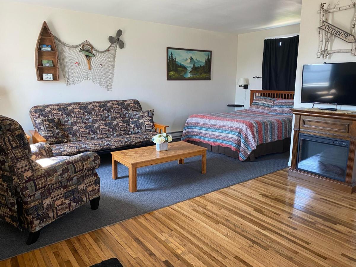 Pelican Motel Pelican Rapids Экстерьер фото