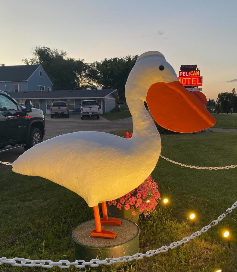 Pelican Motel Pelican Rapids Экстерьер фото