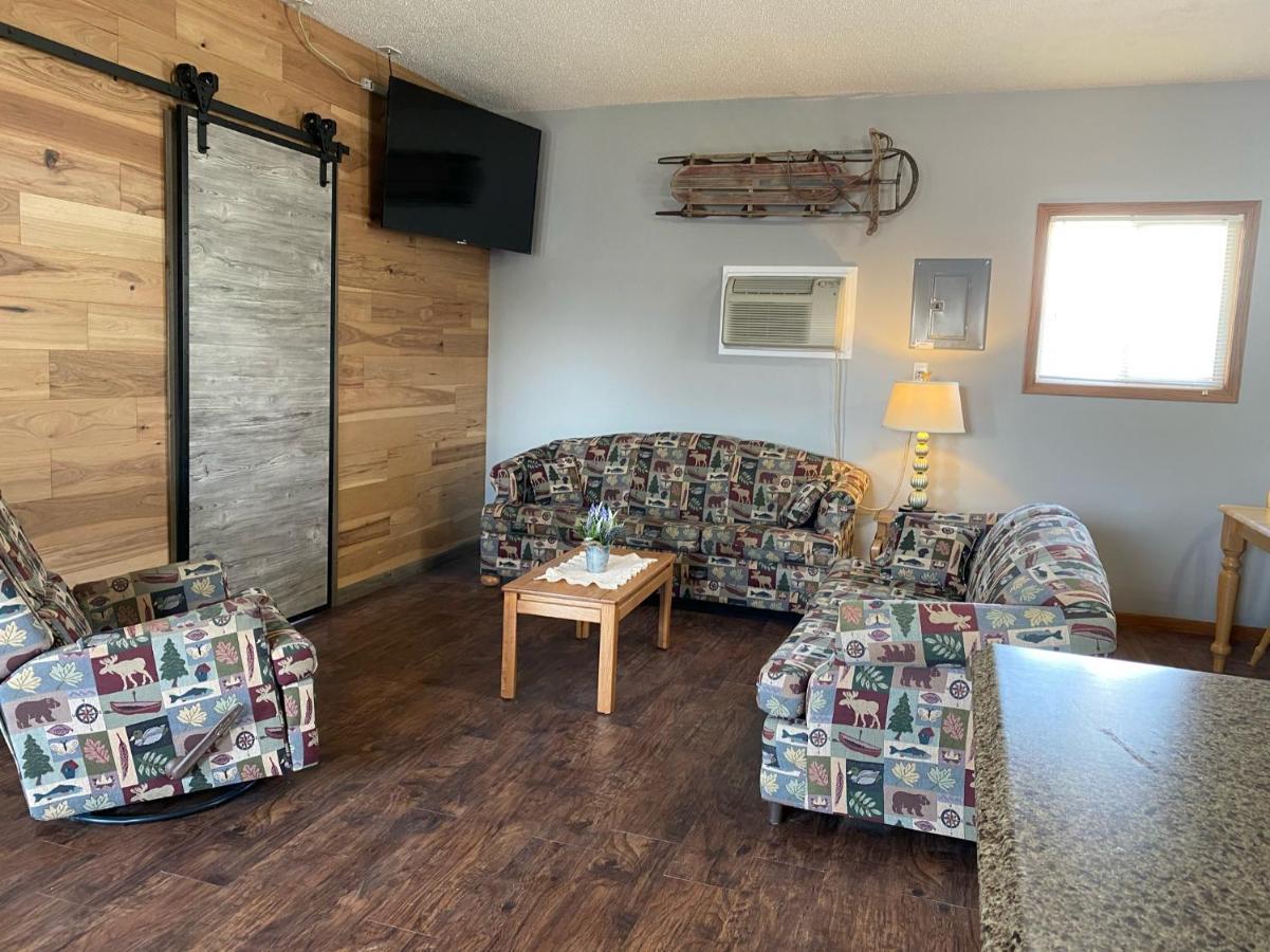 Pelican Motel Pelican Rapids Экстерьер фото