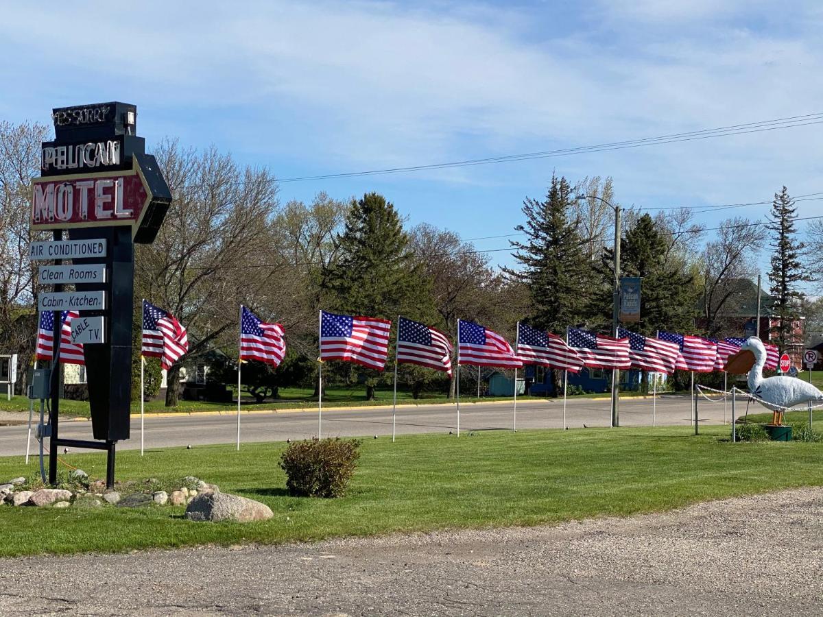 Pelican Motel Pelican Rapids Экстерьер фото