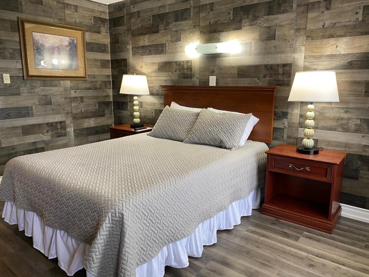 Pelican Motel Pelican Rapids Экстерьер фото