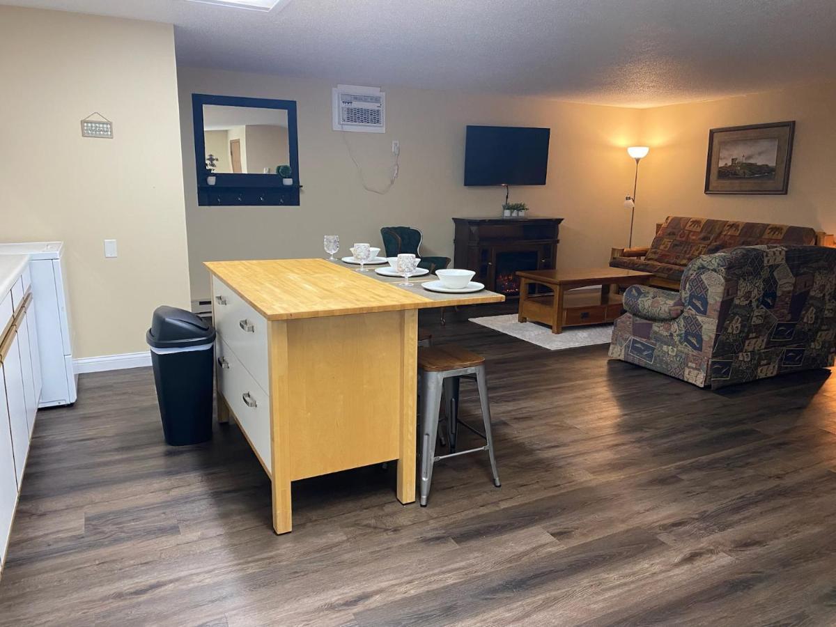 Pelican Motel Pelican Rapids Экстерьер фото
