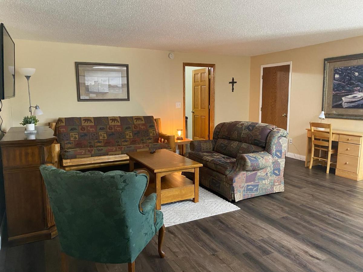 Pelican Motel Pelican Rapids Экстерьер фото