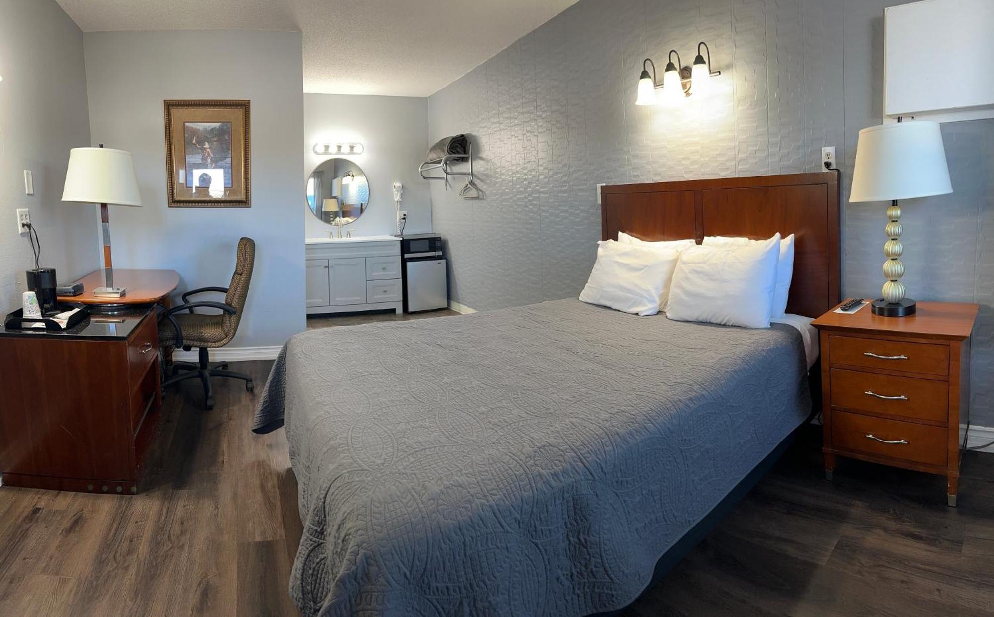 Pelican Motel Pelican Rapids Экстерьер фото