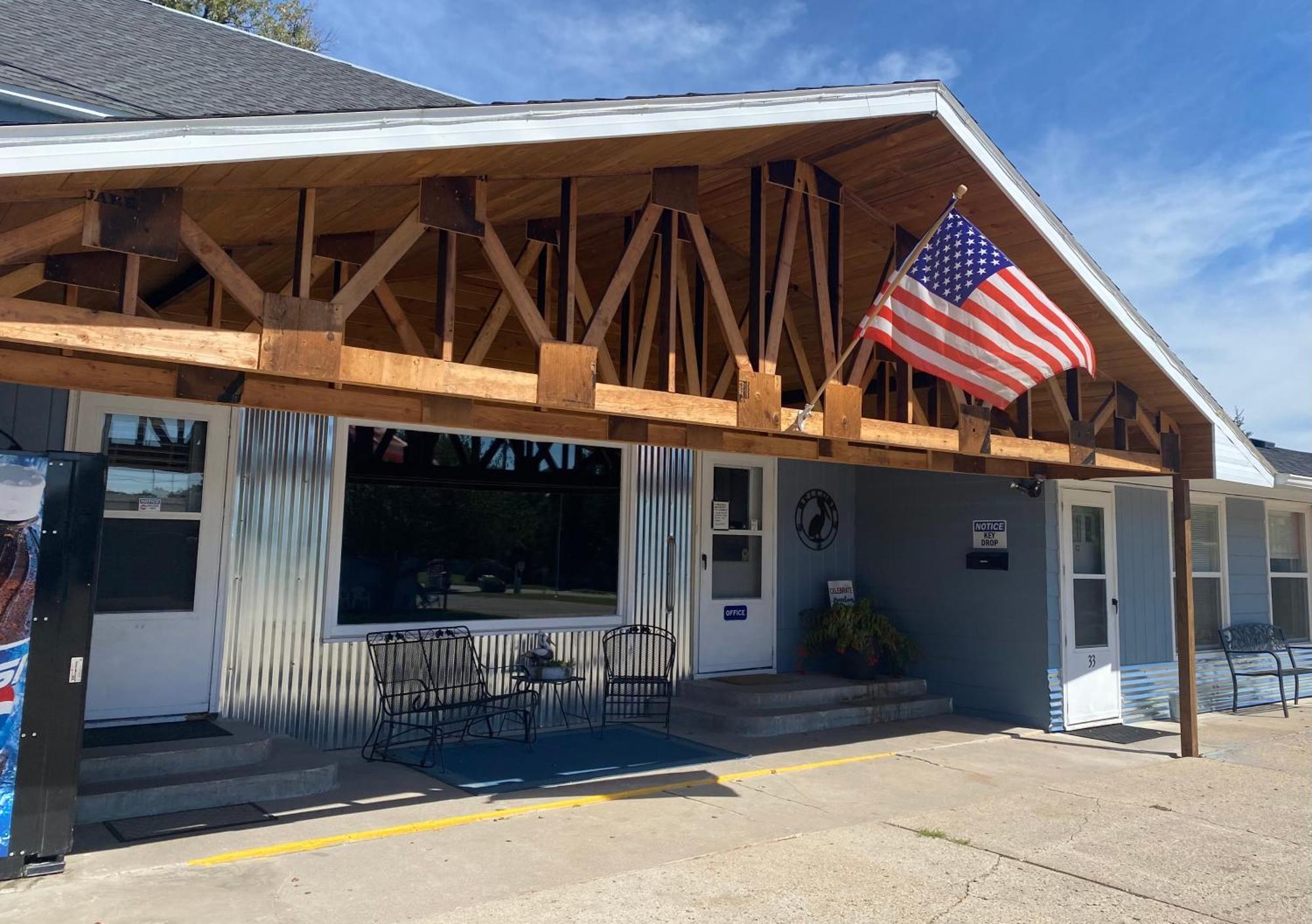 Pelican Motel Pelican Rapids Экстерьер фото
