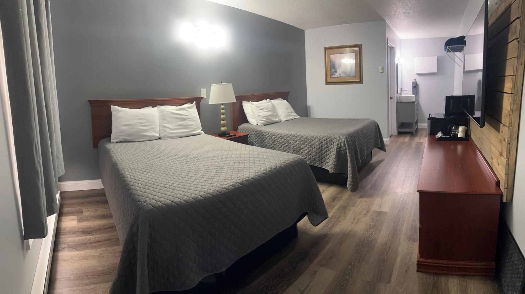 Pelican Motel Pelican Rapids Экстерьер фото