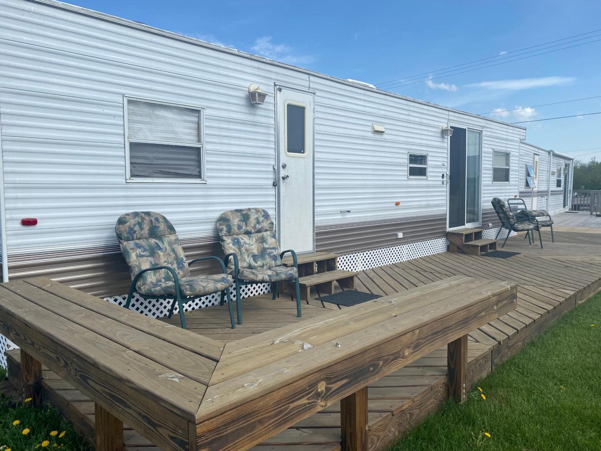 Pelican Motel Pelican Rapids Экстерьер фото