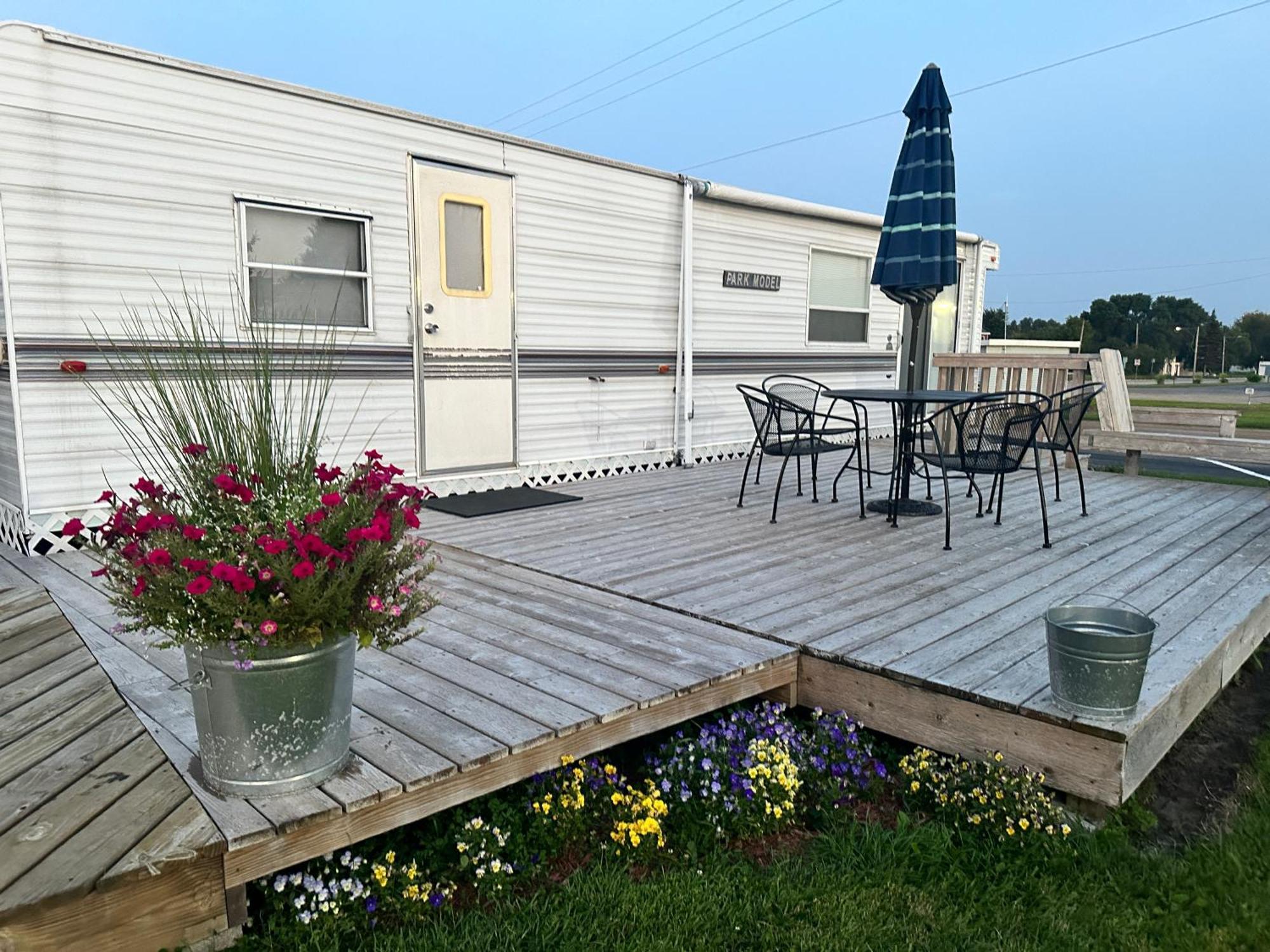 Pelican Motel Pelican Rapids Экстерьер фото